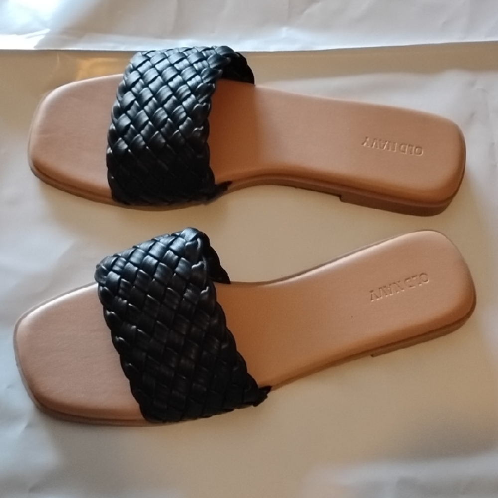 Old Navy Black and Tan Woven Sandals